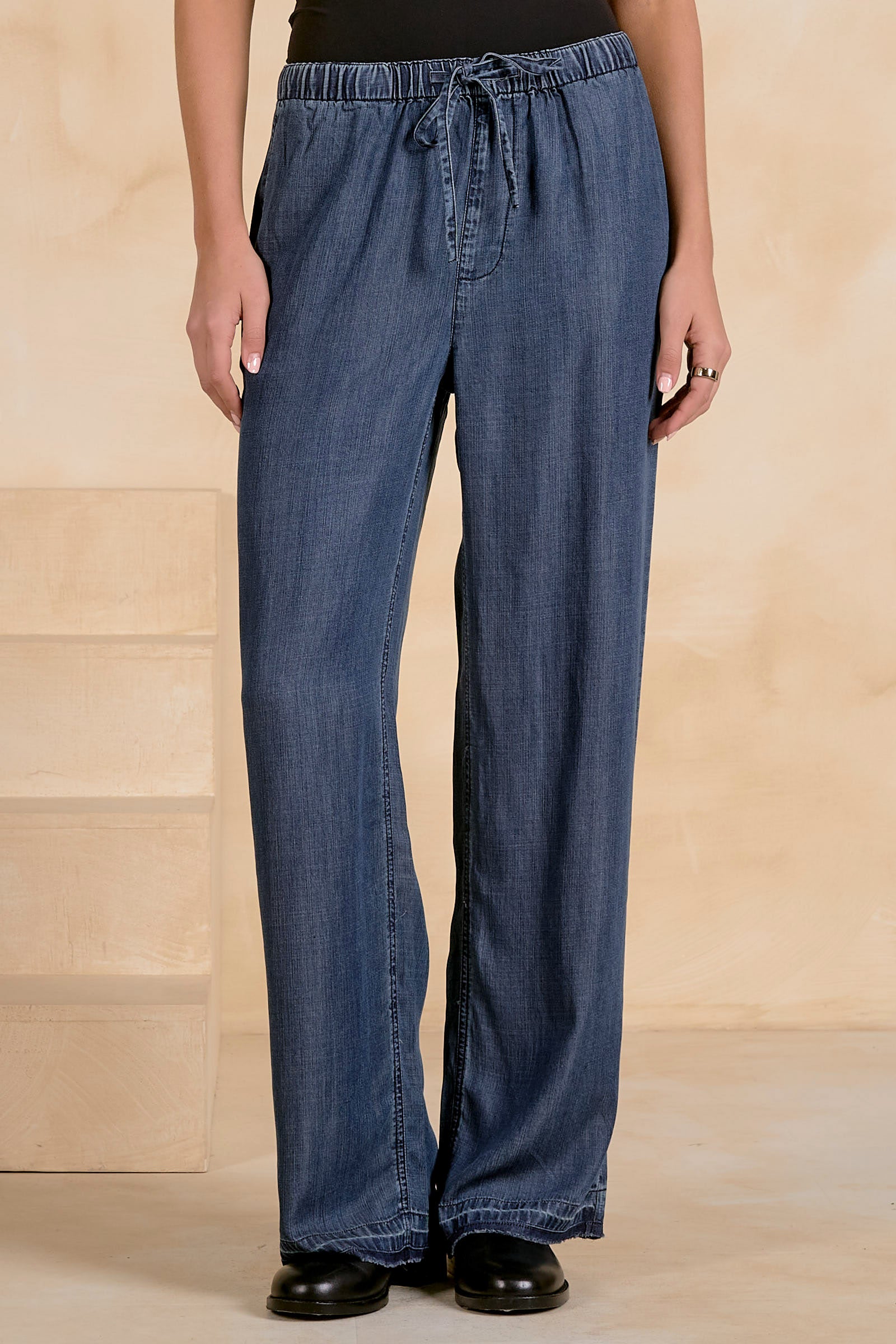 Close-up of the drawstring waist on the Elan Drawstring Pants in Navy Wash.