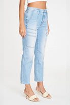 Daze Straight Up Cargo Honor Roll. A classic straight leg got a utilitarian upgrade with slim cargo pockets and seam detailing in this cargo style jean. The fabric is the perfect mix of rigid and stretch, and the light wash with heaving fading gives it a true been-around-for-decades vintage look.