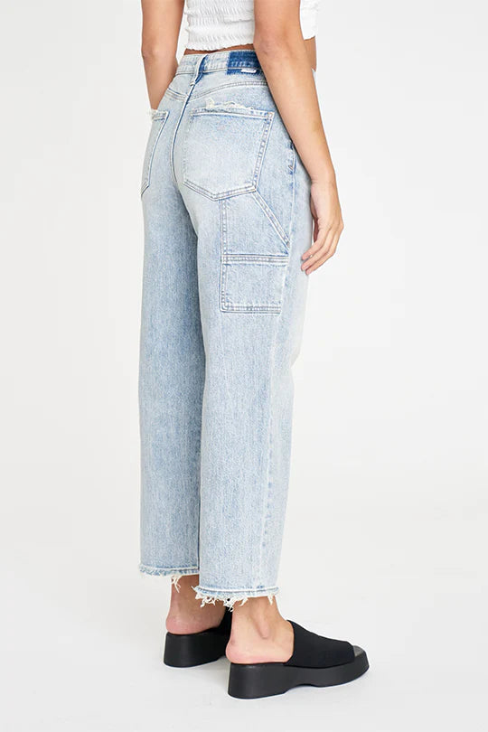 Daze Sundaze Vintage Utility Crop Sun Kissed Vintage. Take it easy like Sunday morning in this relaxed straight leg with utility stitching in the back. With an authentic vintage fit - it's mostly rigid but yields to your body in all the right ways where you need it to.