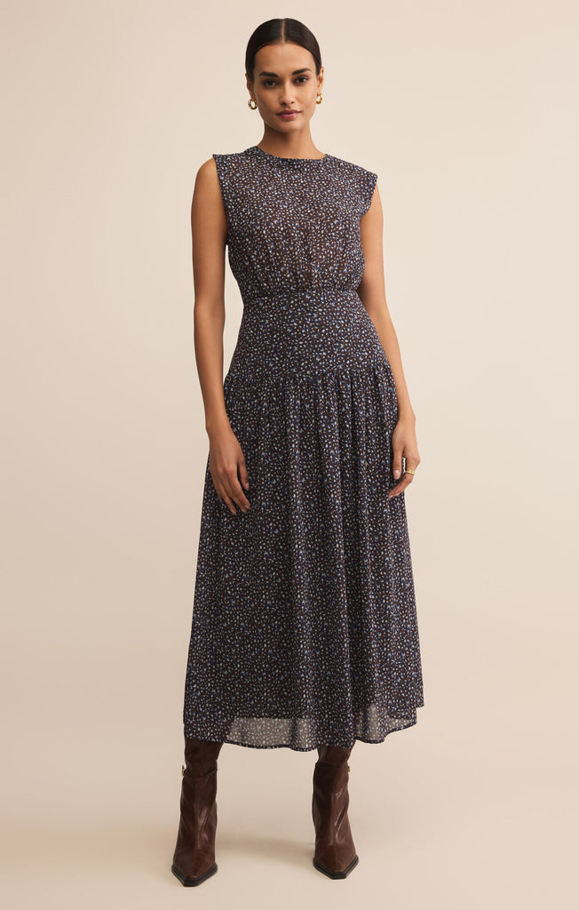 Crew neck
Sleeveless
Midi Length
Lightweight
Heavy soft wash
Regular fit
Crepe GGT: 100% Polyester
Length from shoulder is 53 1/2"