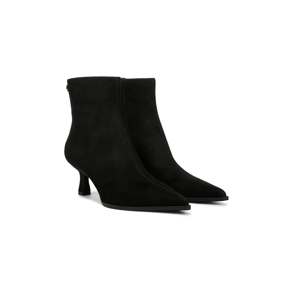 The Circus NY by Sam Edelman® Yuki boots are the perfect booties for all seasons. Designed with a synthetic insole and lining, these heeled boots add a chic look to your outfits. The leather upper of these boots features a zippered side closure for easy on and off. These polished ankle boots with sculpted kitten heels are your go-to for effortless style year-round.