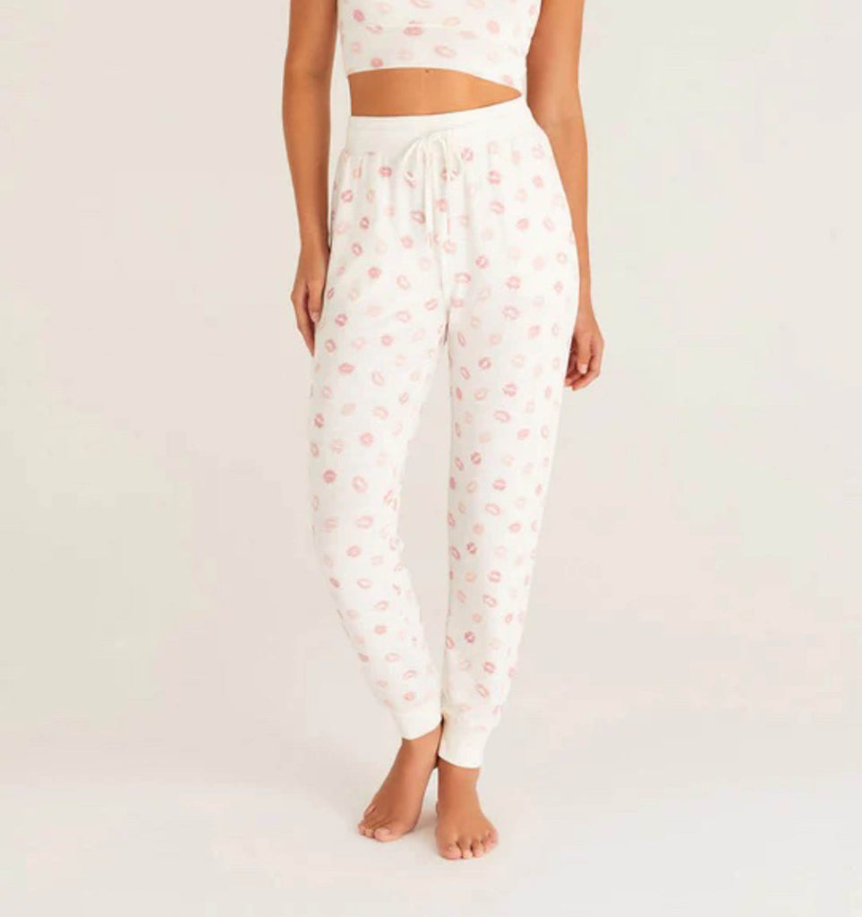 Z Supply Comfy Lip Jogger This adorable kiss print is front and center on these Comfy Lip Joggers! A perfect cozy addition to any v-day wardrobe this tapered jogger is made using the softest slub sweater knit fabric and has an adjustable elastic drawstring waistband. 