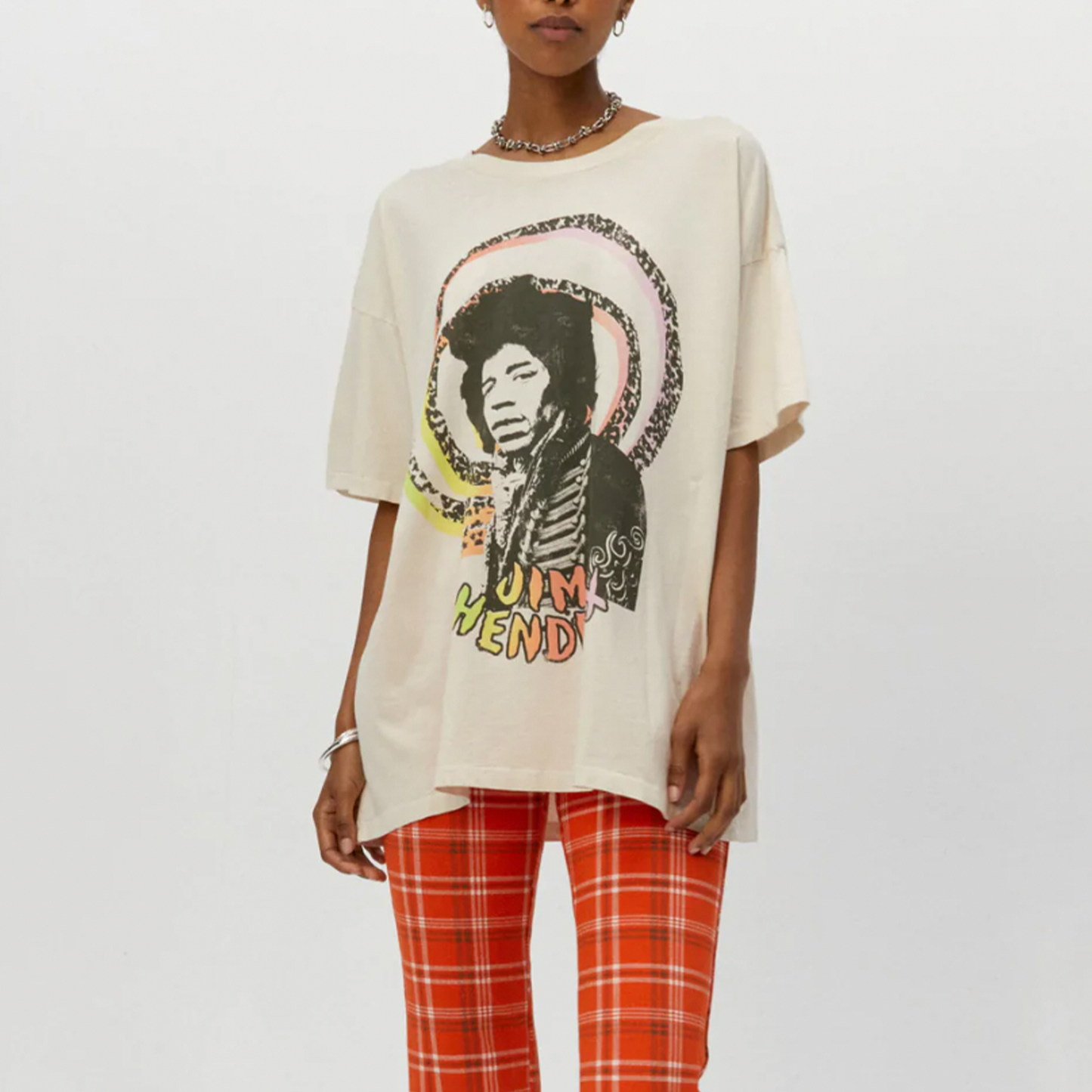 Day Dreamer Jimi Hendrix Spiral Tee. A portrait of the jack of all trades hits center on this relaxed merch tee highlighted in a multi-colored spiral with the icon’s name in hand-drawn letters. A creative rendition for one of the most creative himself
