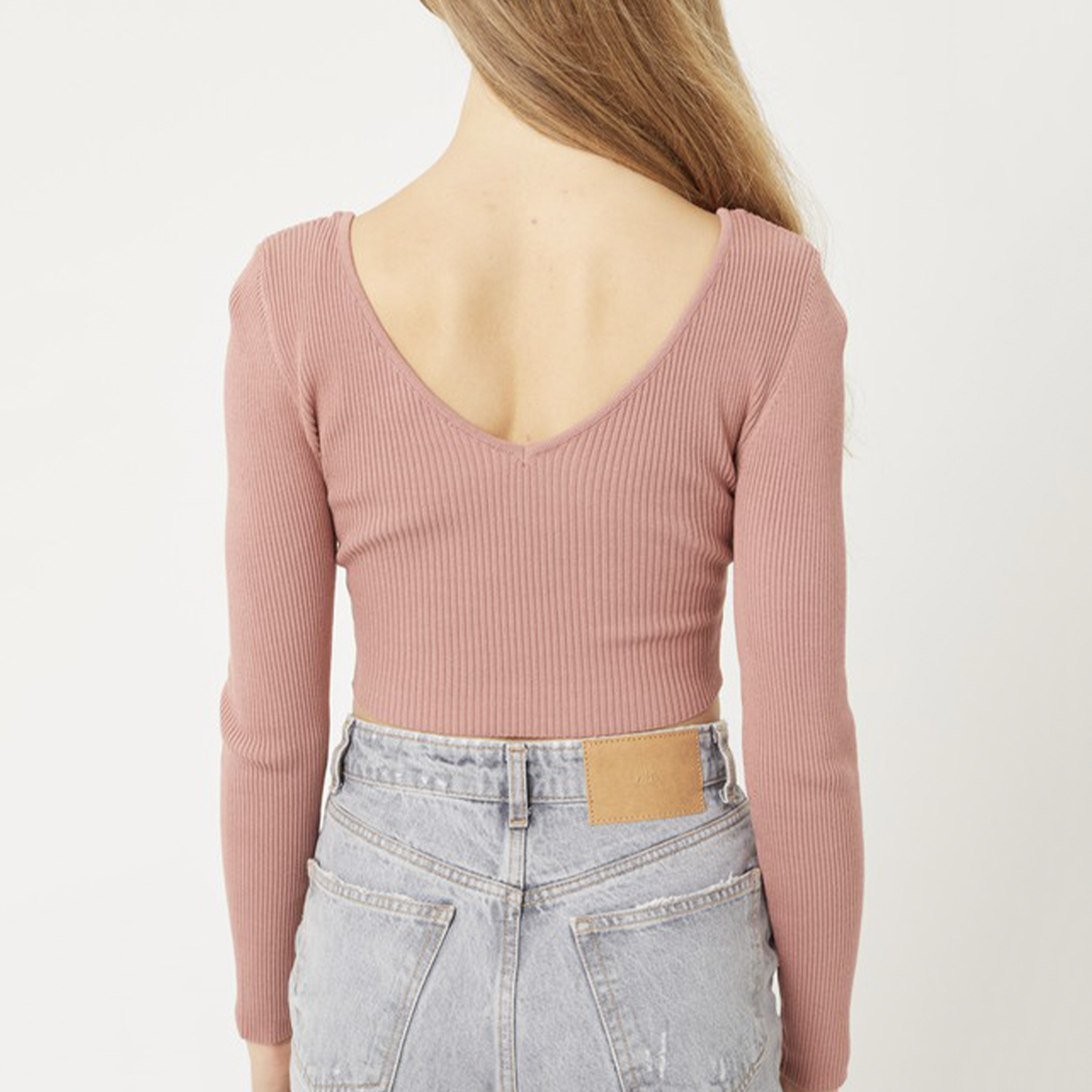 Moonbeam V Neck Long Sleeve Rib Crop Top. This top is perfect for dressing up or down. Featuring a ribbed material with a V neckline and long sleeves, what's not to love about it? A long sleeve top is sure to be a staple in your new season wardrobe and we are obsessing over this one